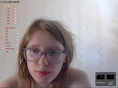 LustfulSarah live sex cam