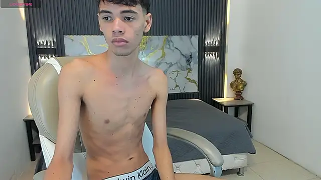 Dark_Desiree18 live sex cam