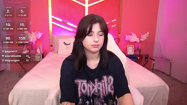 Miki_Kivi live sex cam