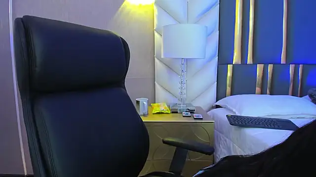 ChloeHarper_ live sex cam