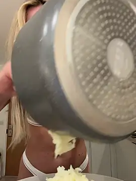 SexySaraxxoo's cam snapshot