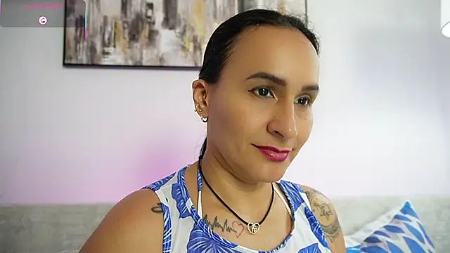 Sara_Charmy's cam snapshot