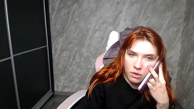 Reginasmilee live sex cam