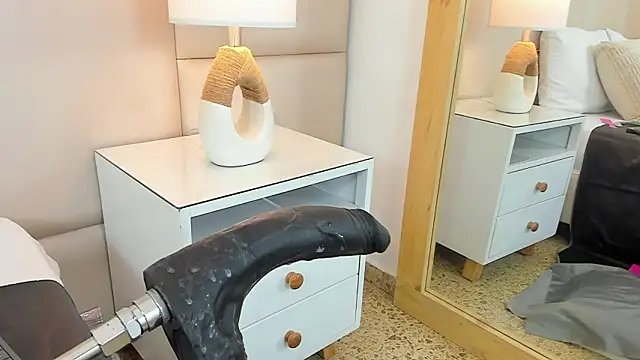 AntoniaRoss_'s cam snapshot