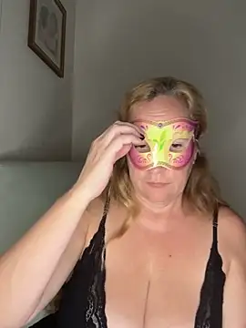 largeboobies30's cam snapshot