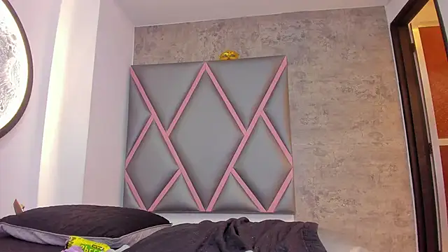 Emily-Queen03's cam snapshot