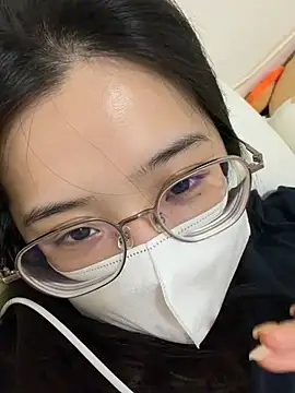 LHeart's cam snapshot