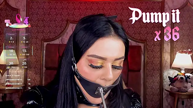 SoffiQueen live sex cam