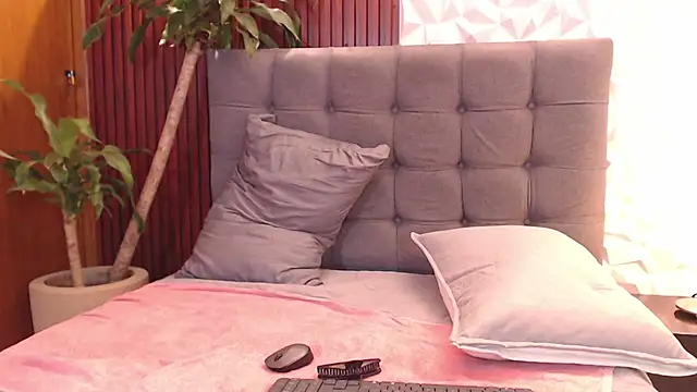 veronica_em1's cam snapshot