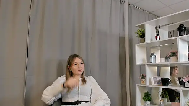 FlorineWarschaw's cam snapshot