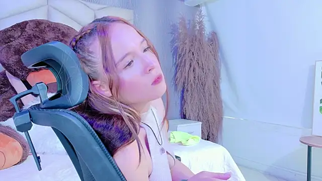 CARO_ADAMS1's cam snapshot