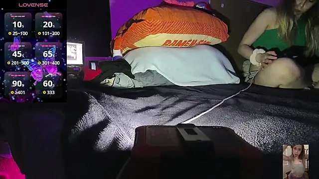 Blondiewithanass live sex cam