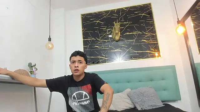 MarcusLux_'s cam snapshot