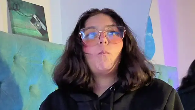 Paola_Lyon_ live sex cam