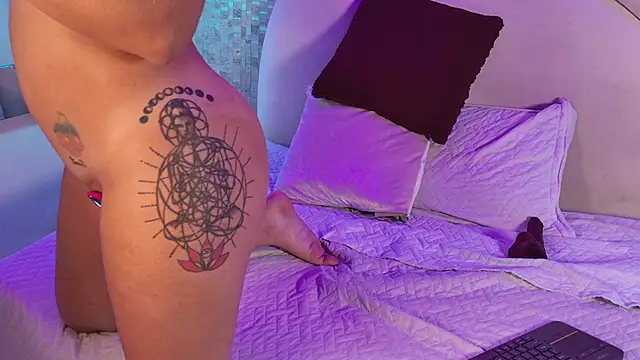 emmy_rose25's cam snapshot