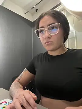 Alyha_Cortes's cam snapshot