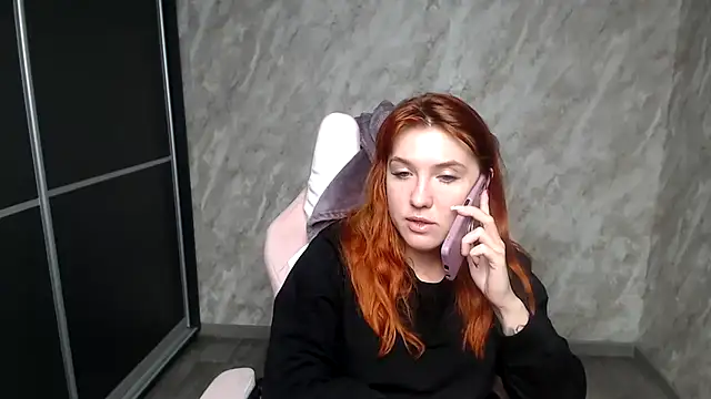 Reginasmilee live sex cam