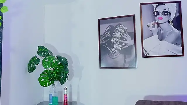 loretahorny's cam snapshot