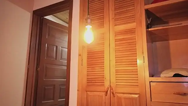 EmiGomez_'s cam snapshot