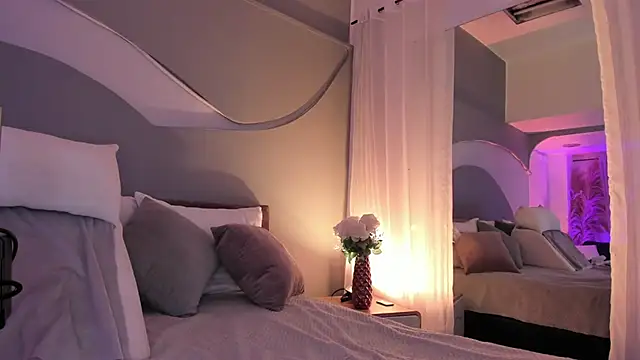 Nicolle_W's cam snapshot