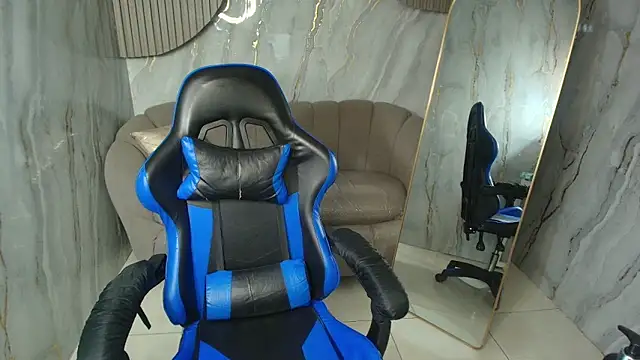 martina1_r's cam snapshot