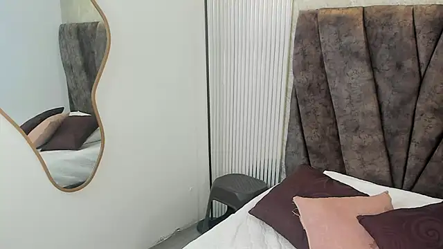 zoe_hugeboobs live sex cam