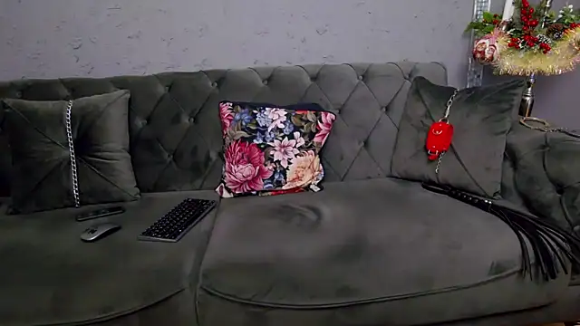 MissNicoleDom's cam snapshot