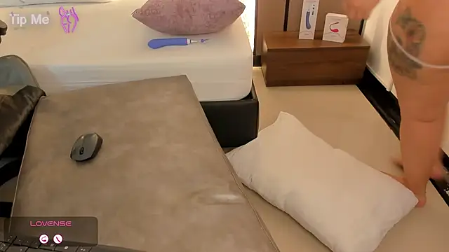 lilly_ass_'s cam snapshot