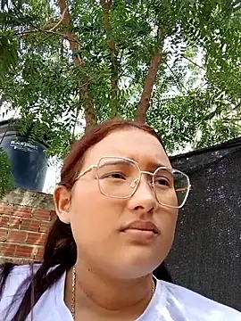 young_dairy01's cam snapshot