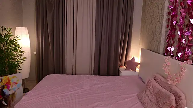 lil_monikaa live sex cam