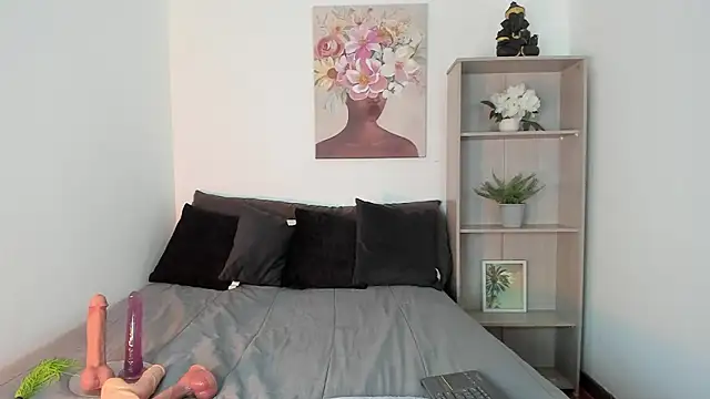 SaraMilf_69 live sex cam