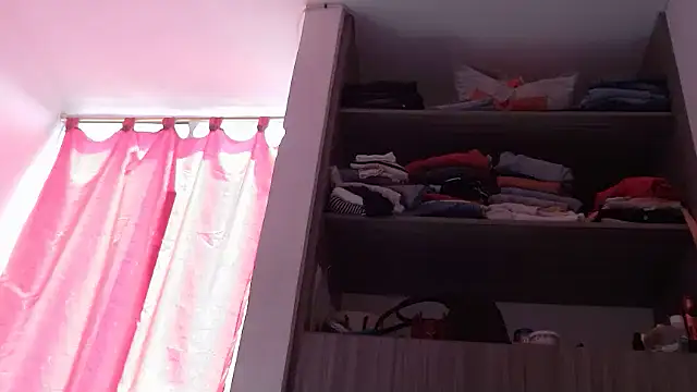 nicolle_milf1978's cam snapshot