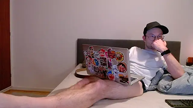 _whoisthatguy_'s cam snapshot