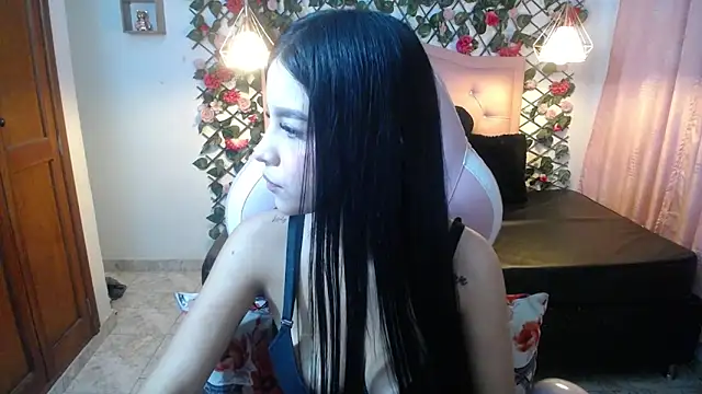 LucyCute_1's cam snapshot