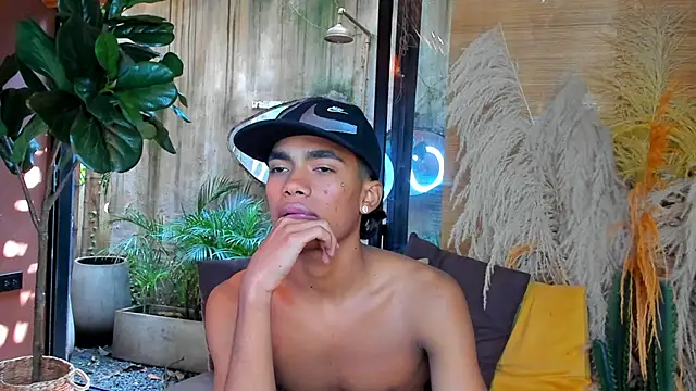 AlanCutee live sex cam