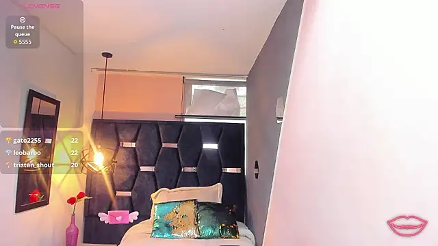 GiaFox_'s cam snapshot