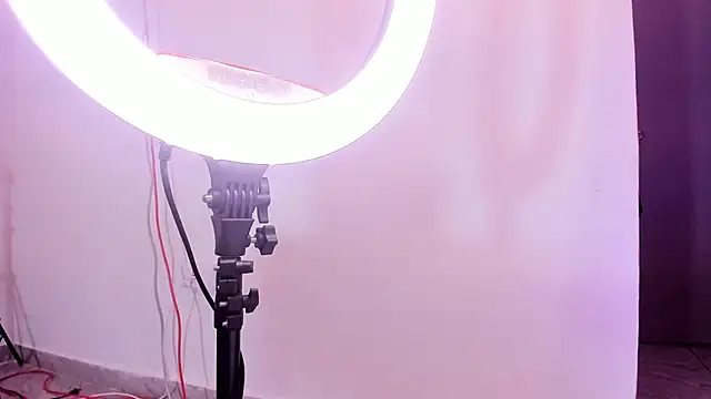 Lucy_Strong's cam snapshot