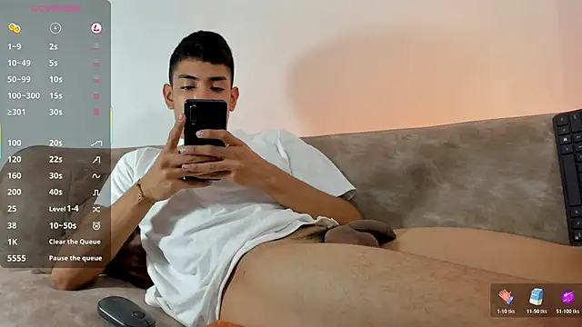 LoganTwink18 live sex cam