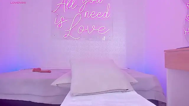 aleksandramiller_'s cam snapshot