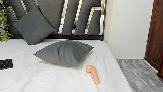 ElleDiamond1's cam snapshot