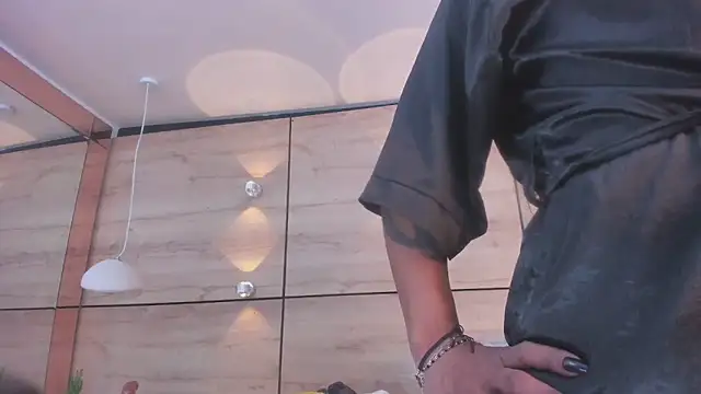 martina_touss's cam snapshot