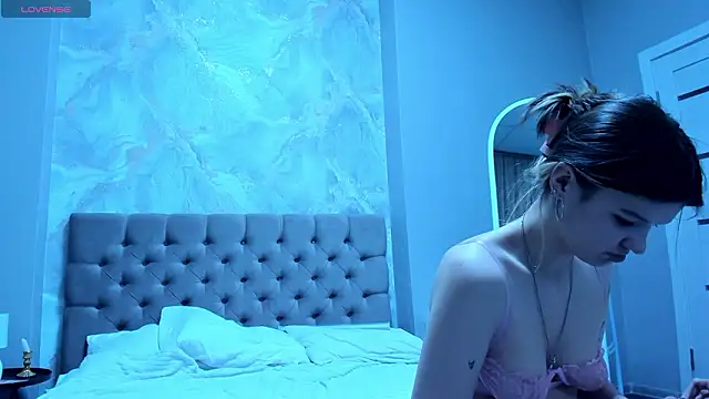 Kati_Li's cam snapshot