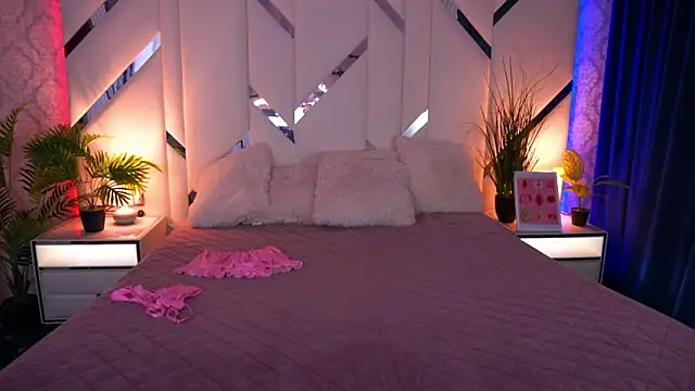 CuteeFoxy live sex cam