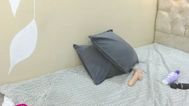 LiaMonroee_'s cam snapshot