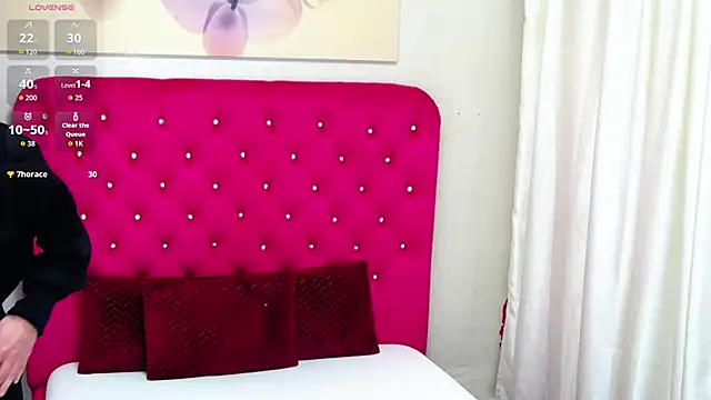 LoraDelNiro live sex cam