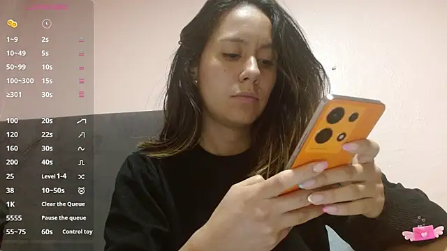 LunaaMorena live sex cam