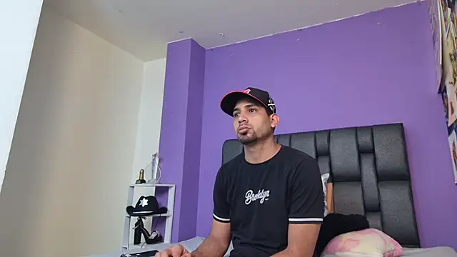 ashtoncooperr's cam snapshot