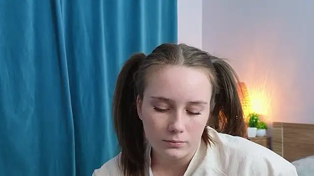 GenevieNyreen live sex cam