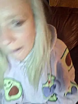 Bouncy-Bella28X live sex cam