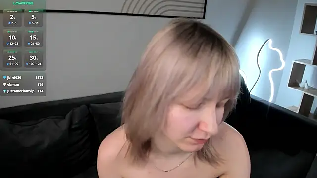 DorineSwary's cam snapshot